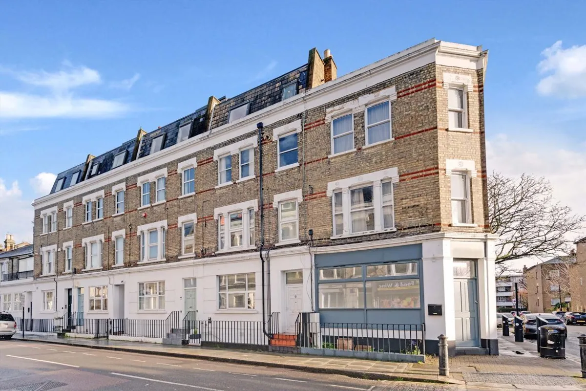 Flat Boscombe Road in Greater London