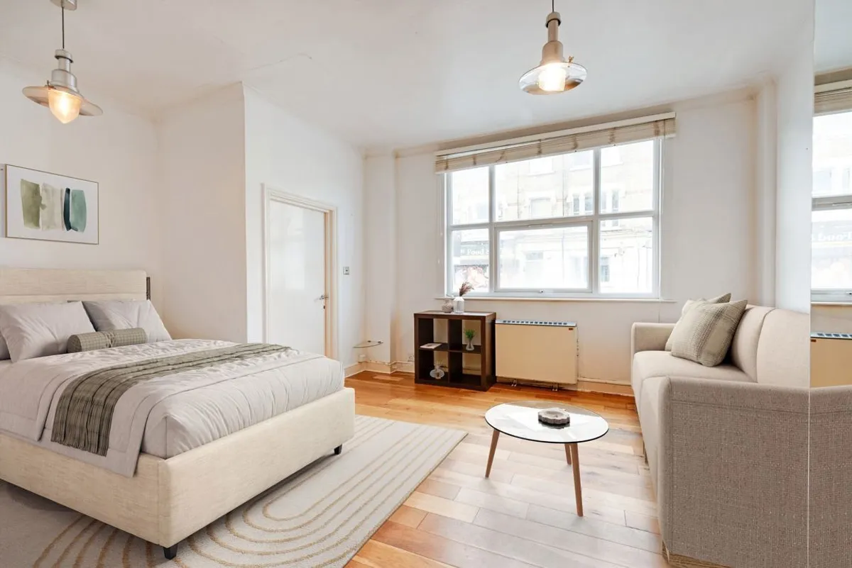 Flat Boscombe Road in Greater London