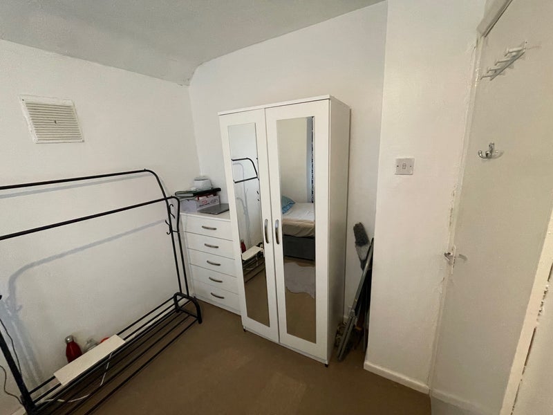 Room Davenport Avenue in Oadby and Wigston