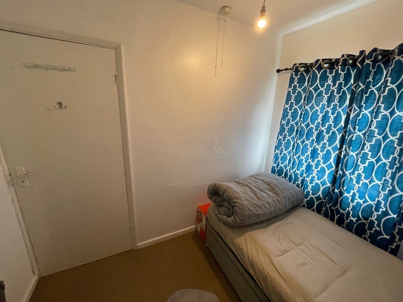 Room Davenport Avenue in Oadby and Wigston