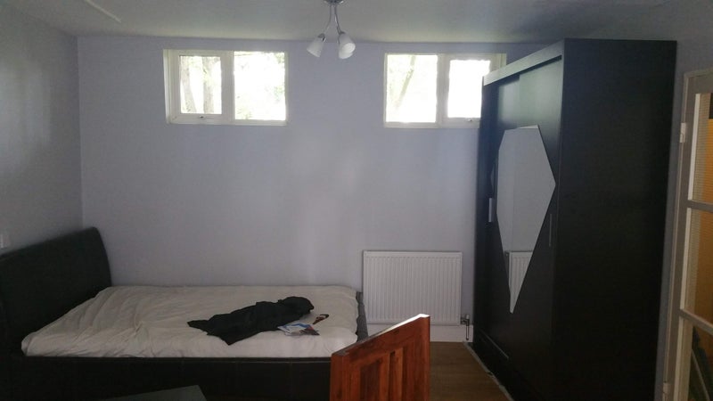 Flat Skinner Street in Greater London