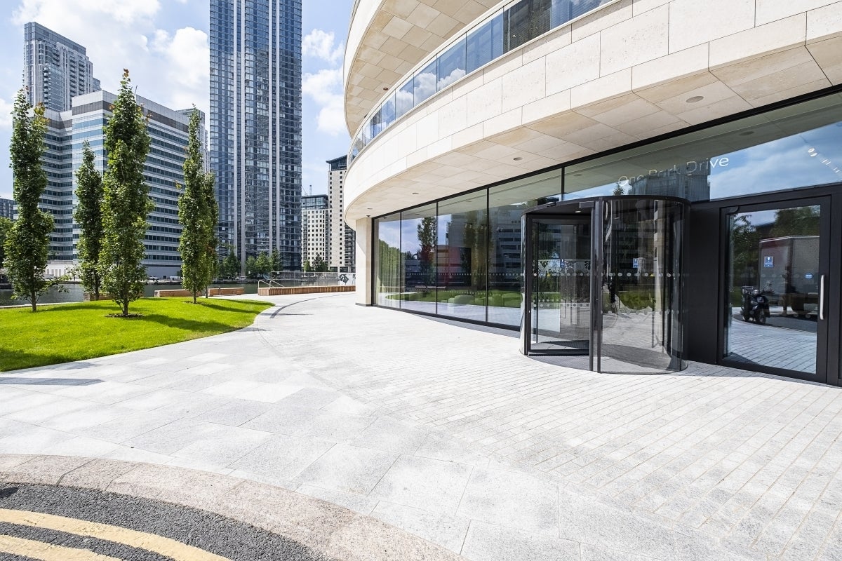 Flat Park Drive in Greater London