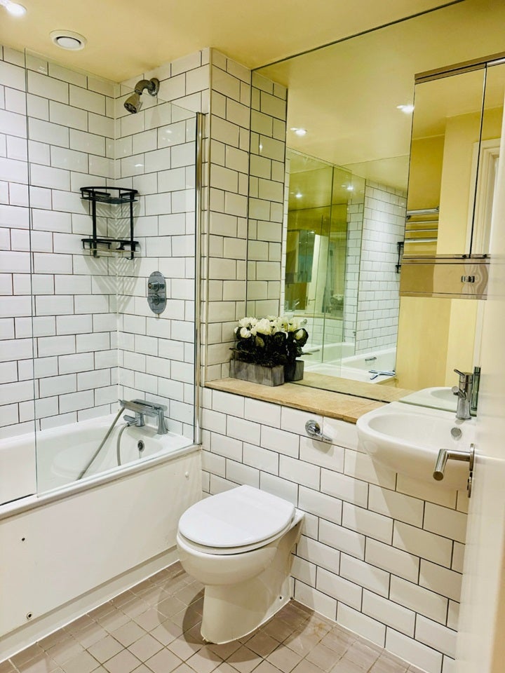 Flat Plumbers Row in Greater London