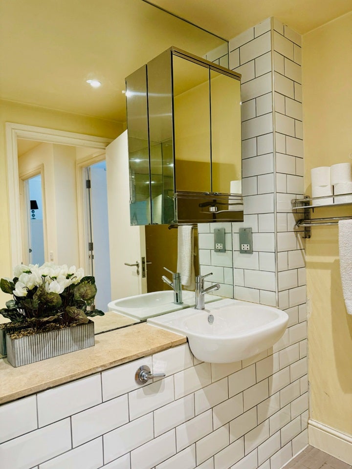 Flat Plumbers Row in Greater London