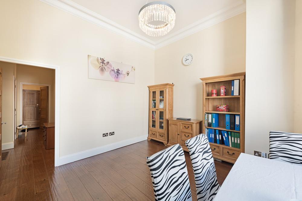 Flat Penywern Road in Greater London