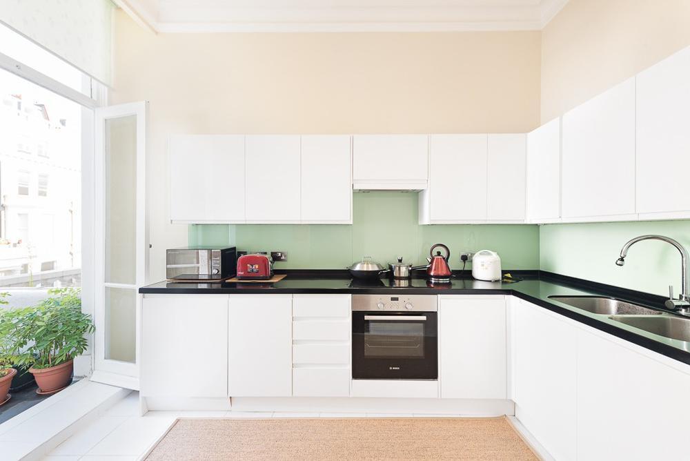 Flat Penywern Road in Greater London