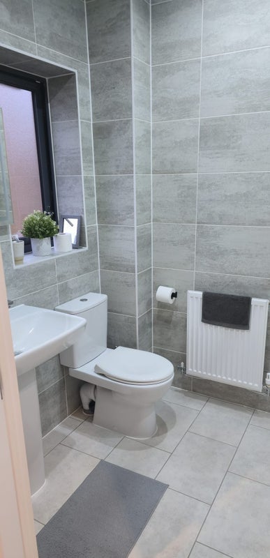 Room Charles Howell Drive in Greater London