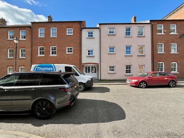 Flat Trenchard Street in Fairford Leys
