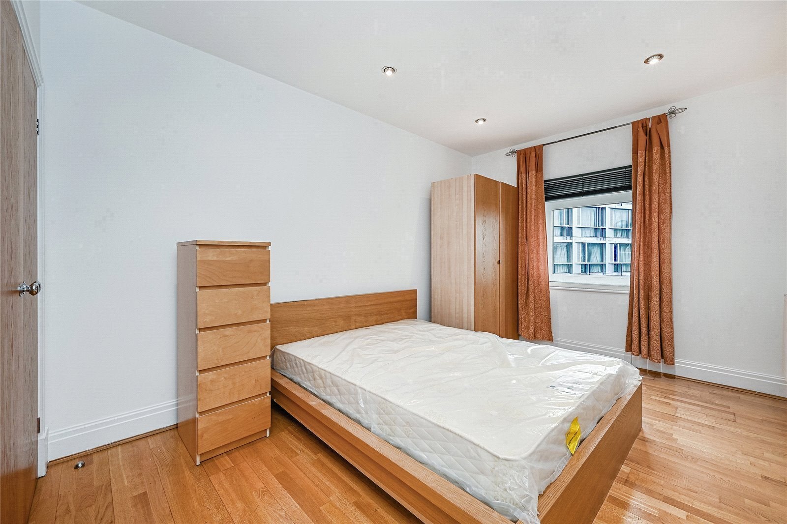 Flat West Cromwell Road in Greater London