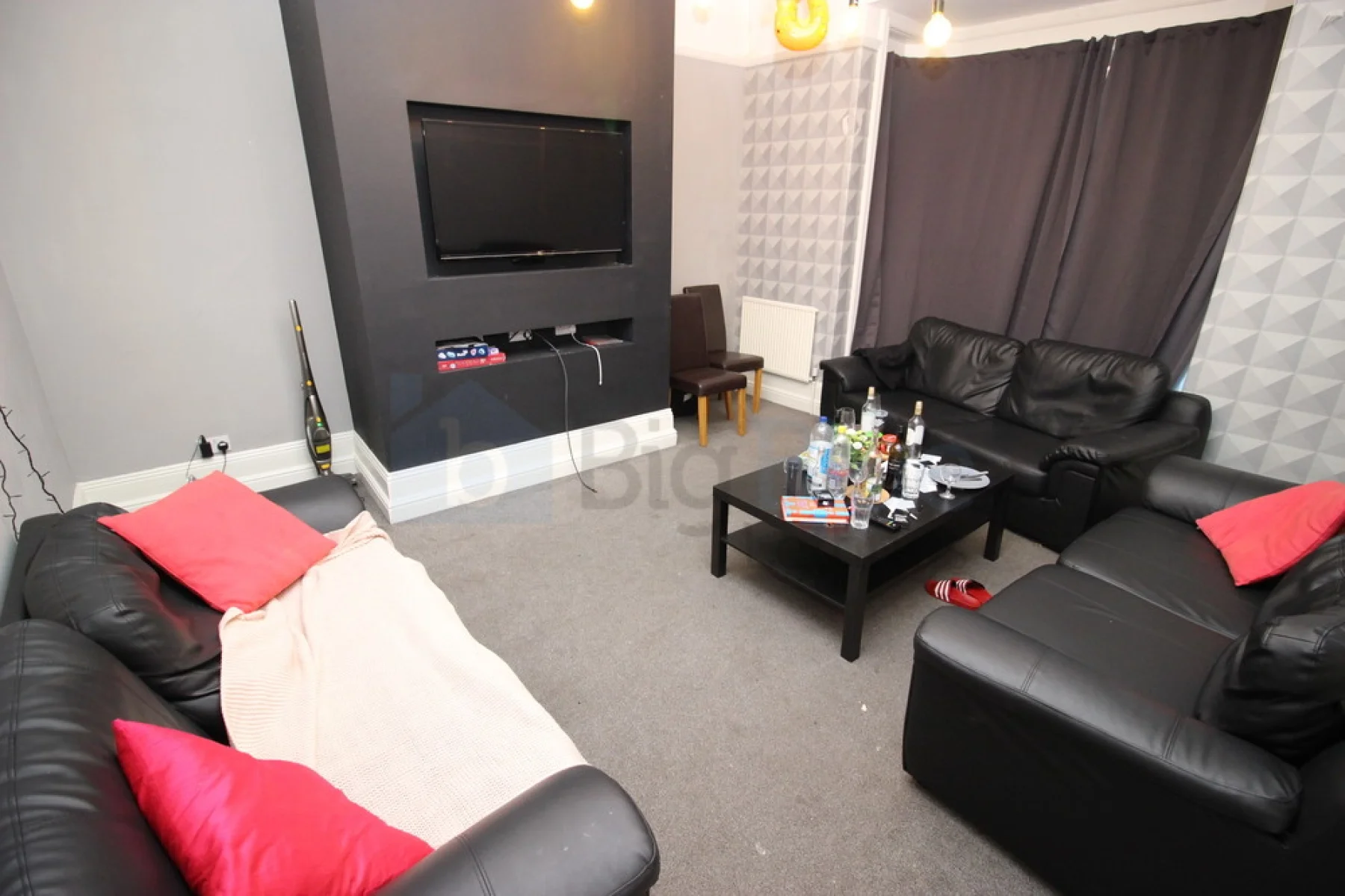 Flat Brudenell Road in Leeds