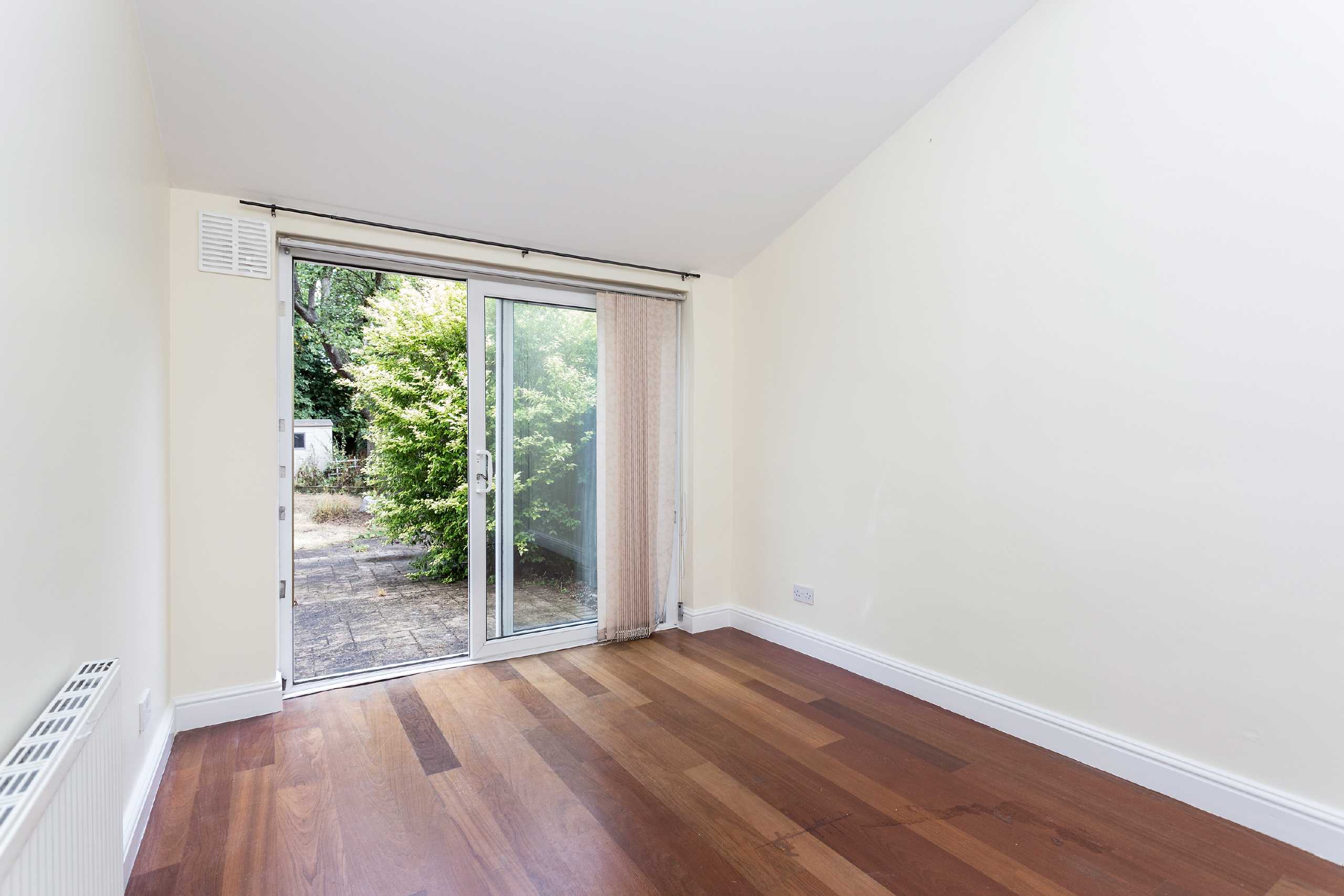 Flat Kings Road in Greater London