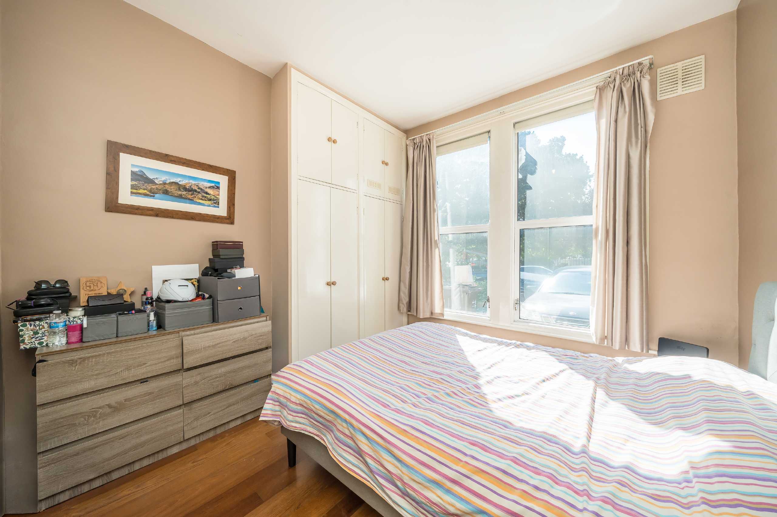 Flat Kings Road in Greater London
