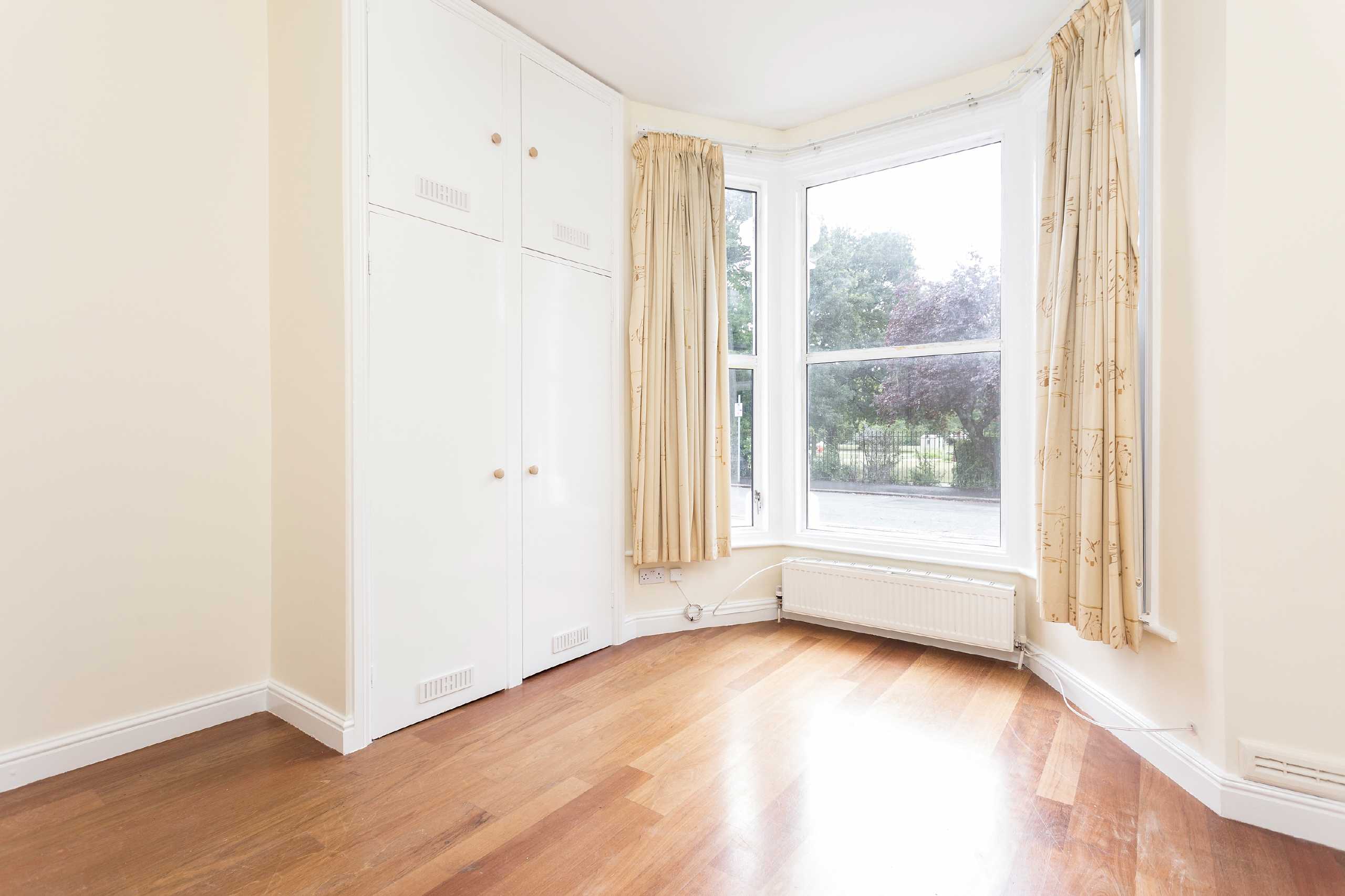 Flat Kings Road in Greater London
