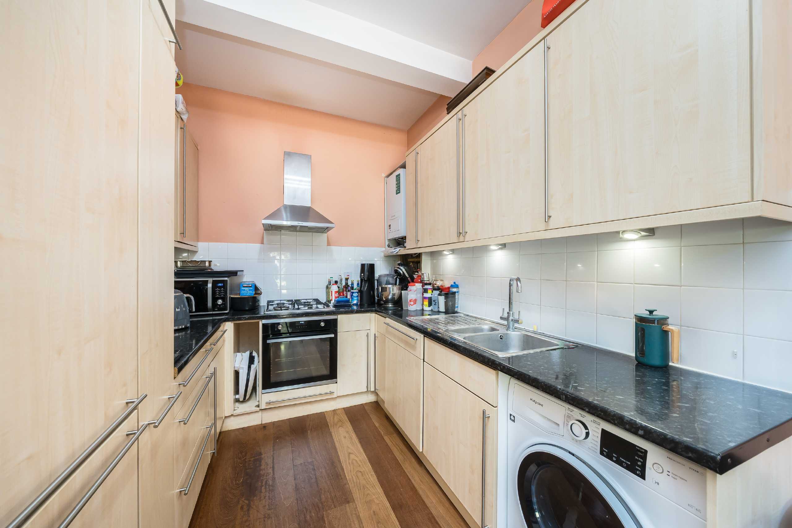 Flat Kings Road in Greater London