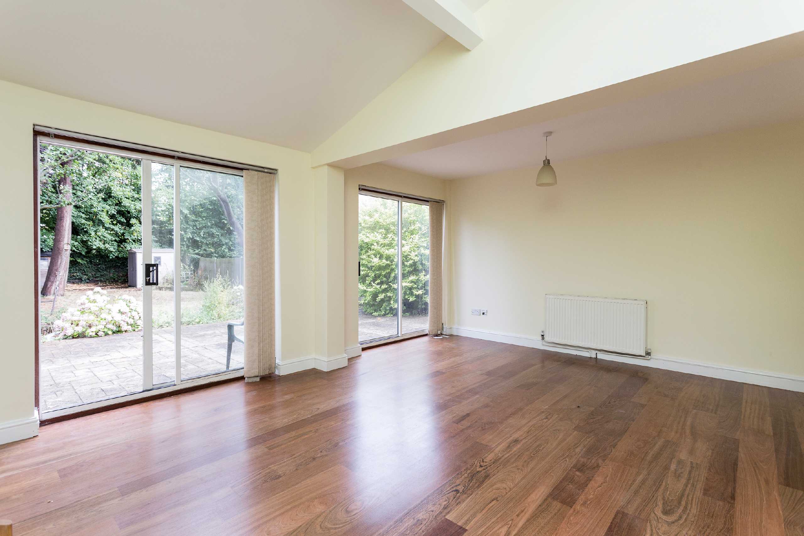 Flat Kings Road in Greater London