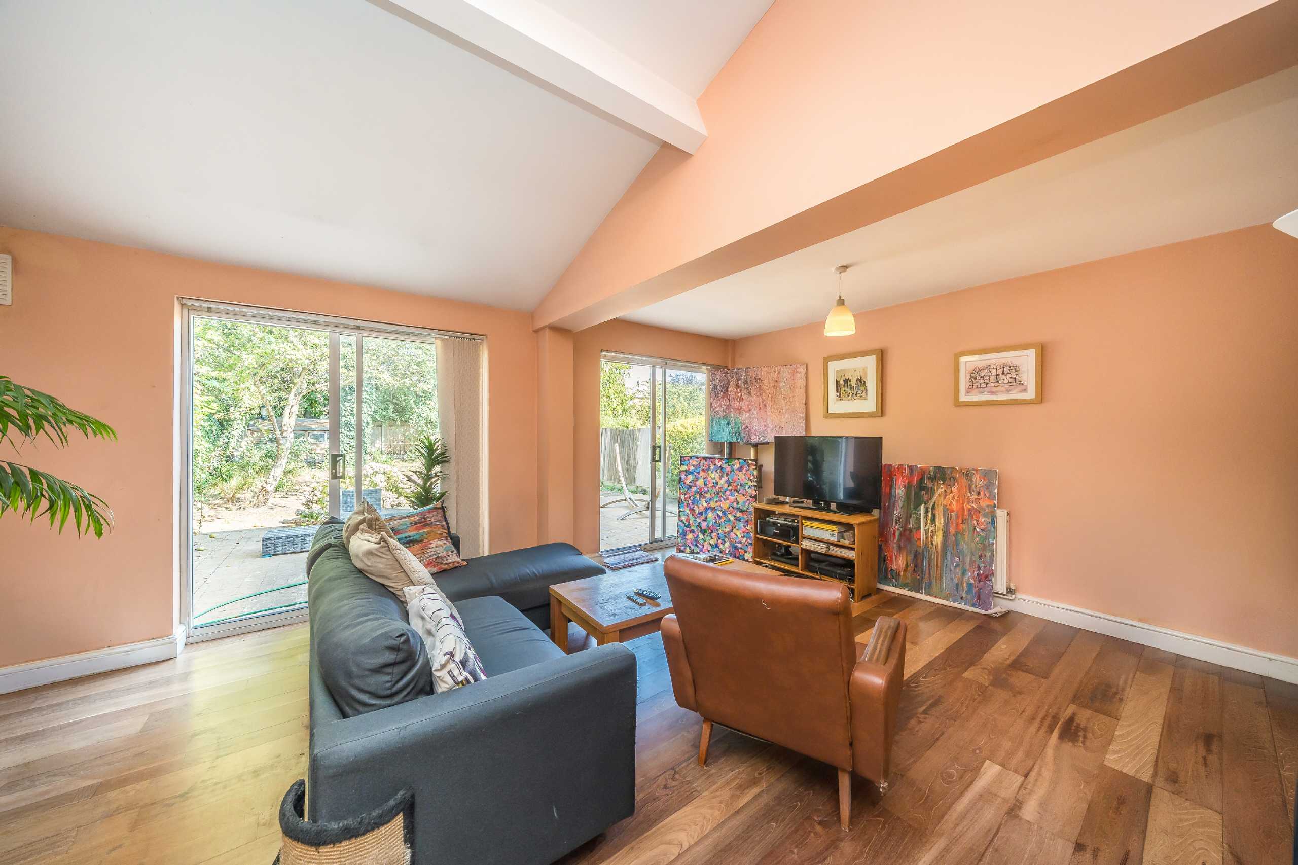 Flat Kings Road in Greater London