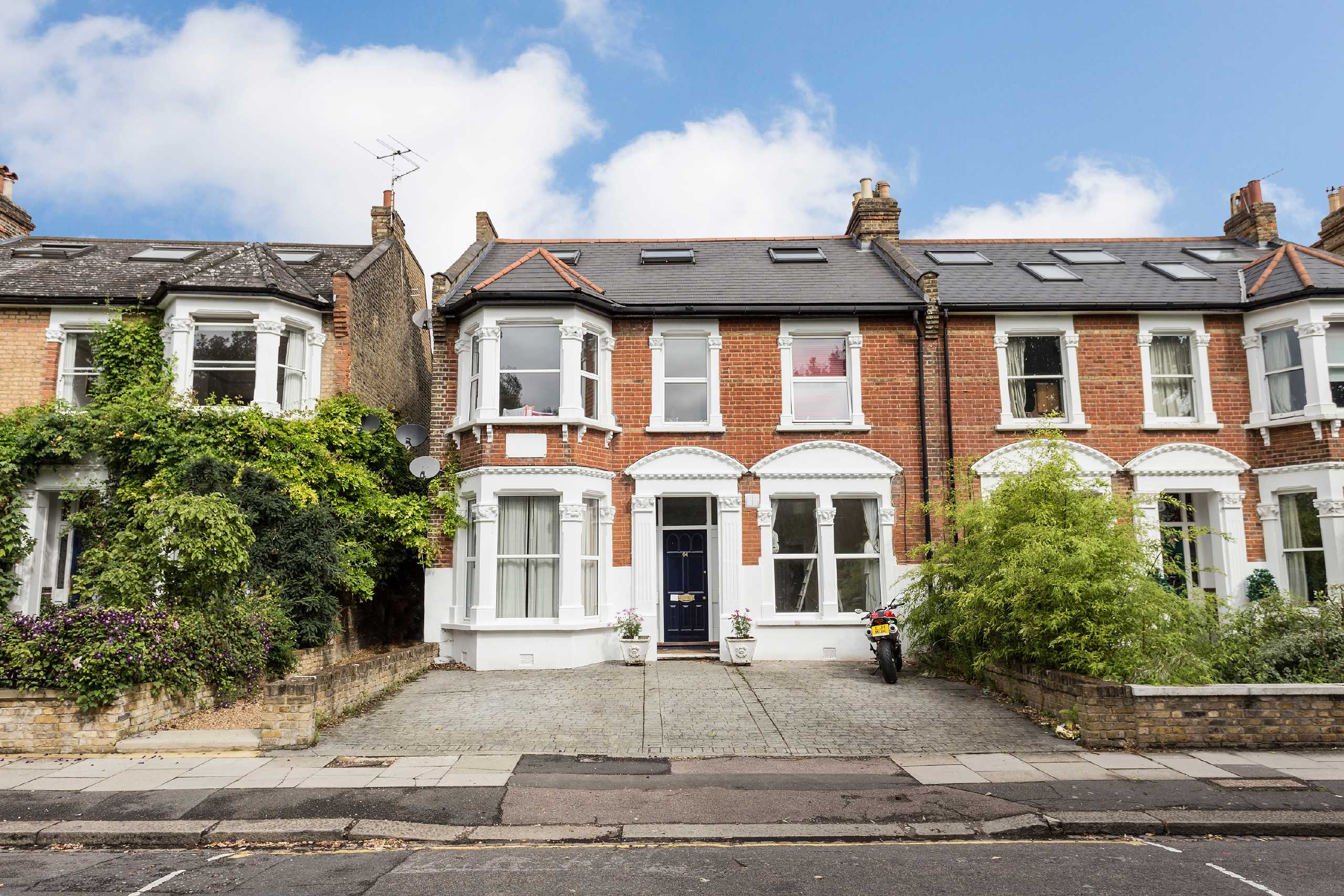 Flat Kings Road in Greater London