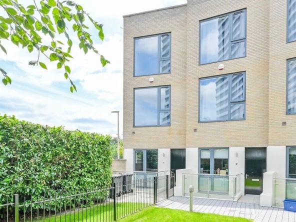 House Gunnersbury Mews in Greater London