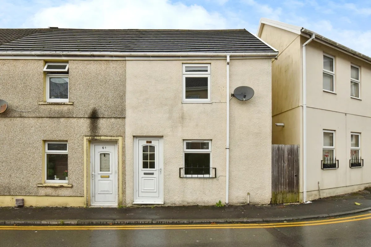 House Upper Robinson Street in Llanelli