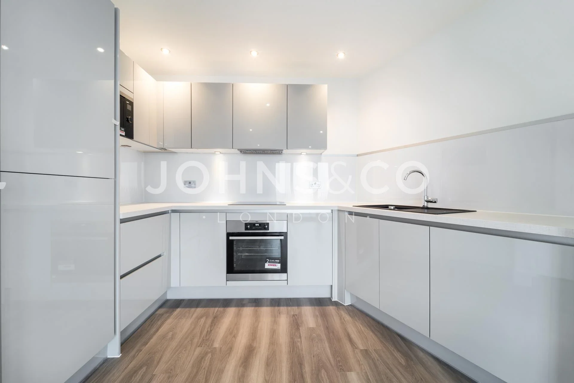 Flat Merrick Road in Greater London