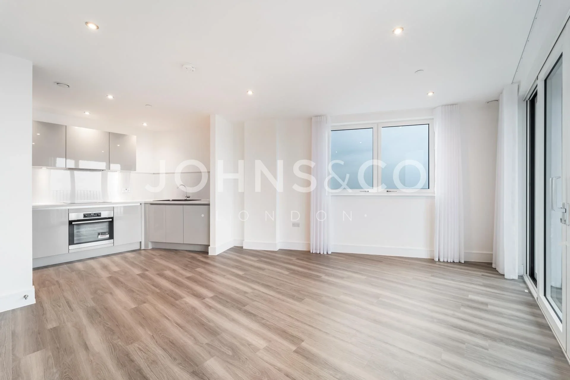Flat Merrick Road in Greater London