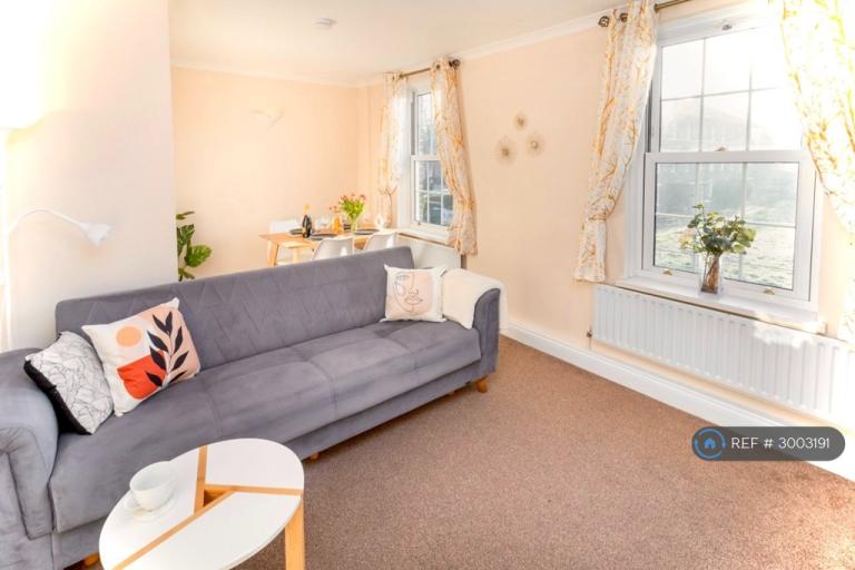 Flat Merryfield in Greater London