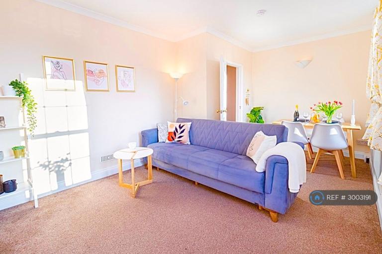 Flat Merryfield in Greater London