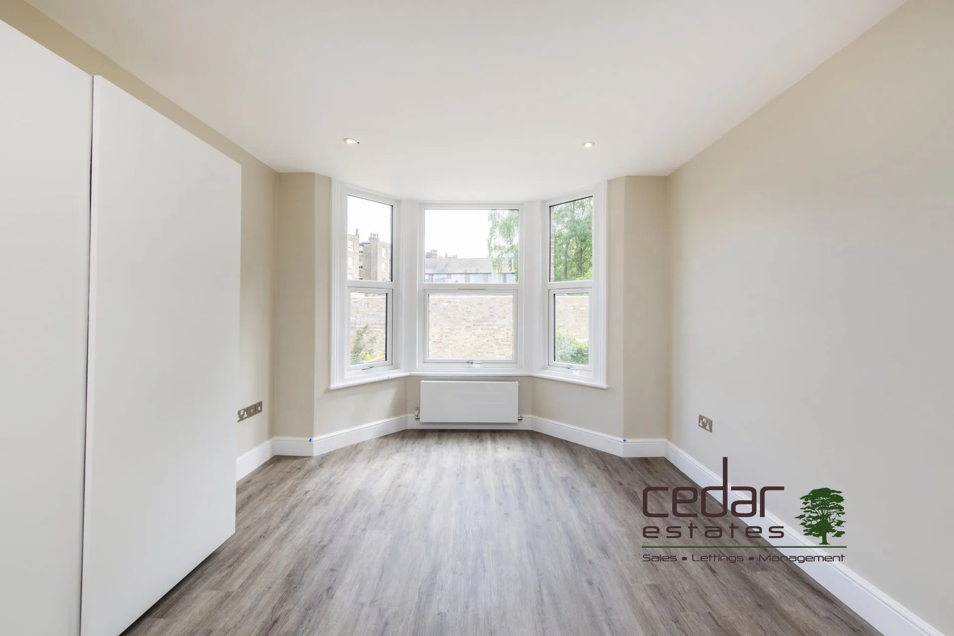 Flat Holmdale Road in Greater London