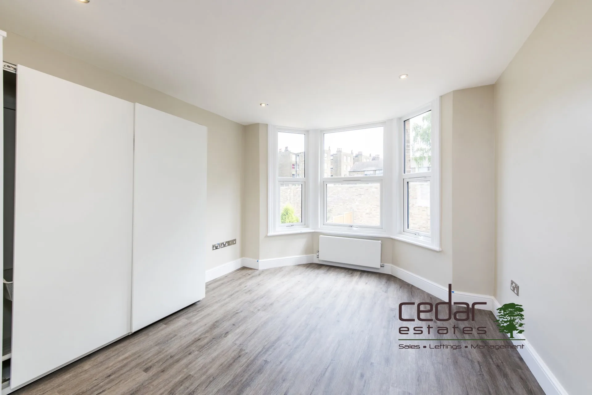 Flat Holmdale Road in Greater London