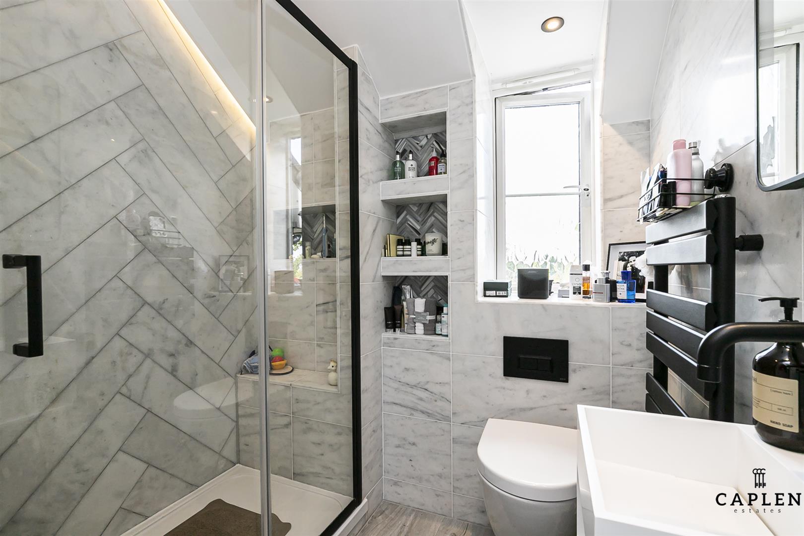 Flat Roding Lane in Epping Forest