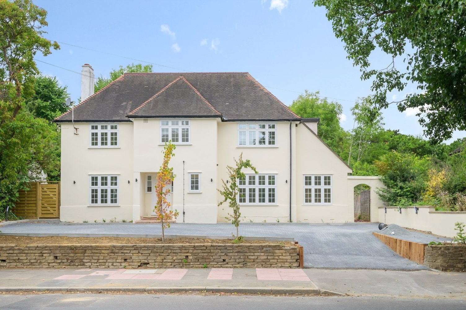 Flat Scotts Avenue in Greater London