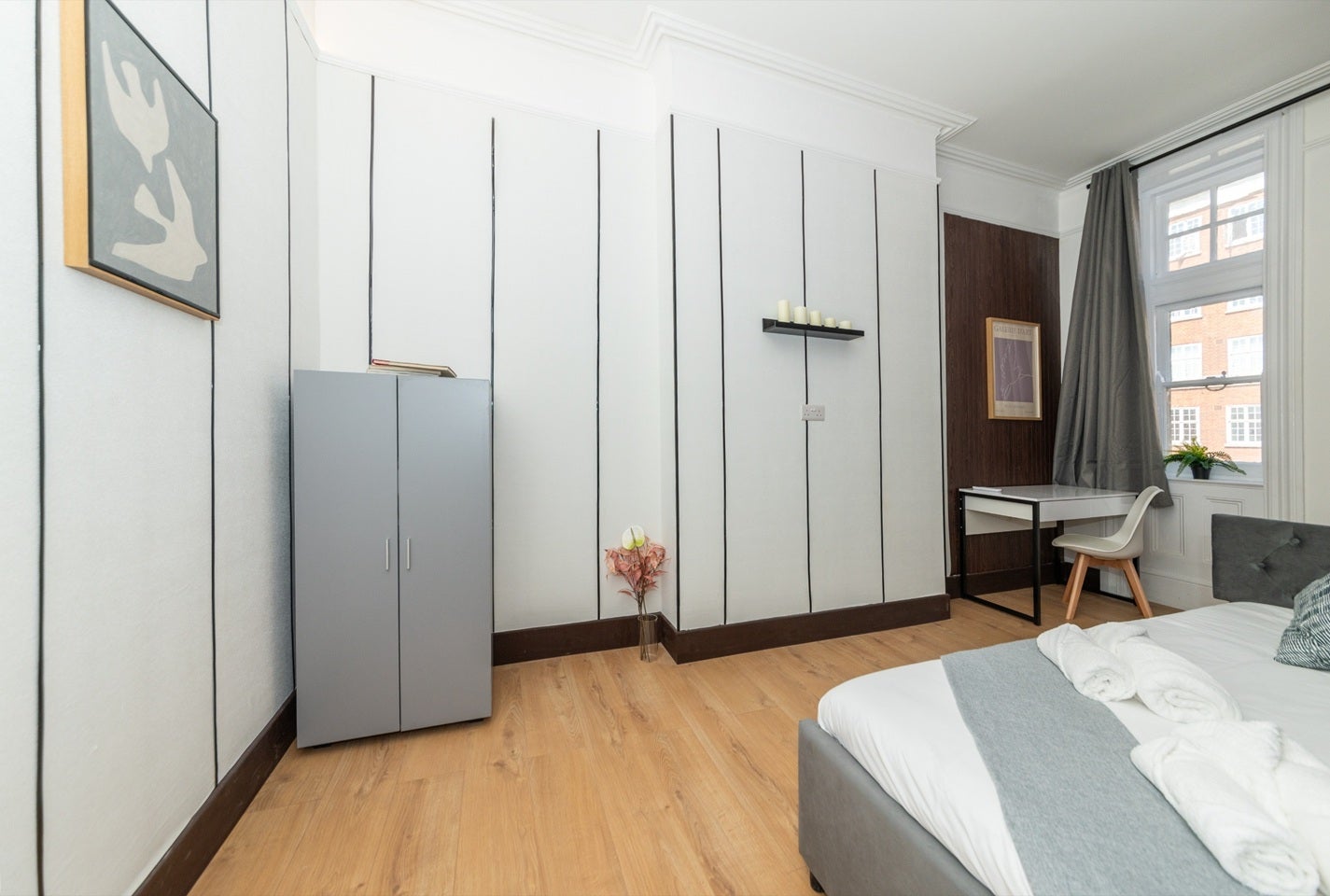 Flat Kensington High Street in Greater London