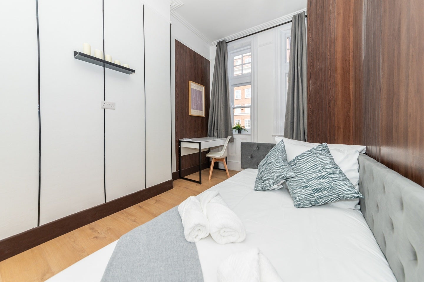 Flat Kensington High Street in Greater London
