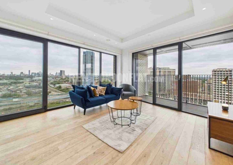 Room City Island Way in Greater London