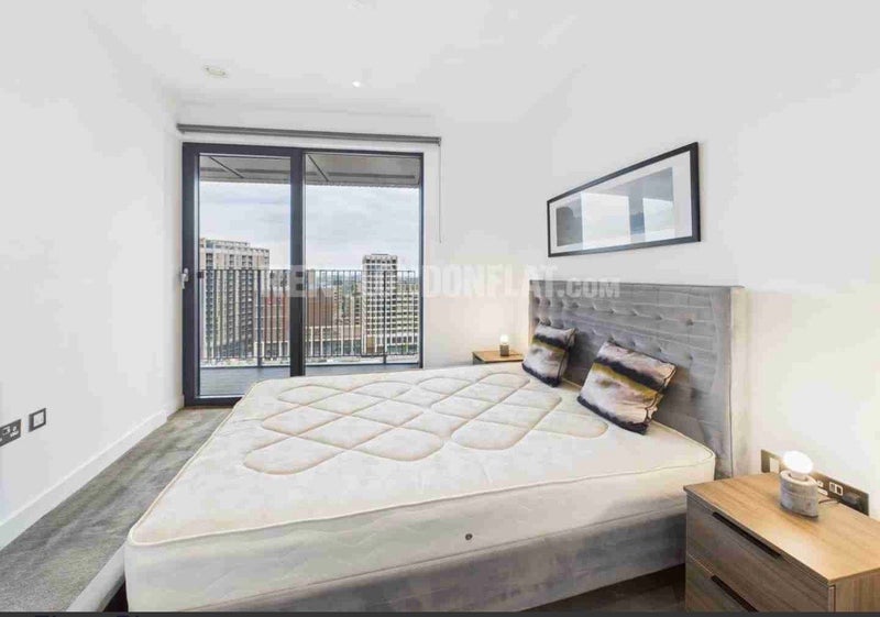 Room City Island Way in Greater London