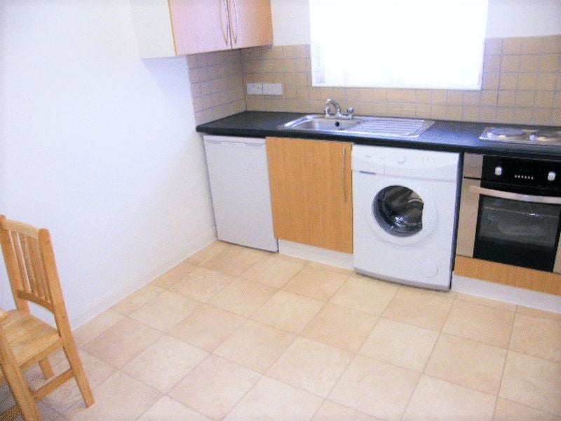 Flat Ruskin Road in Greater London