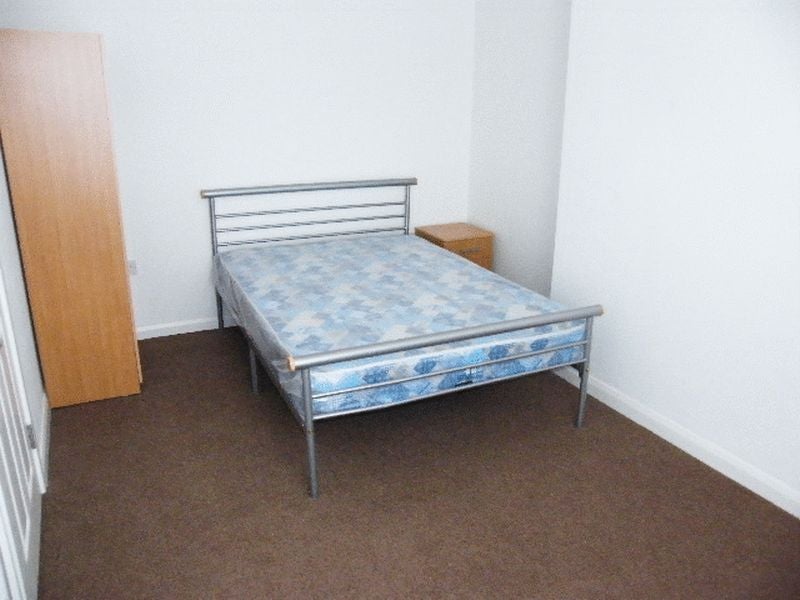 Flat Ruskin Road in Greater London