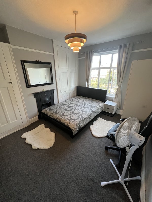 Room Haldane Road in Greater London