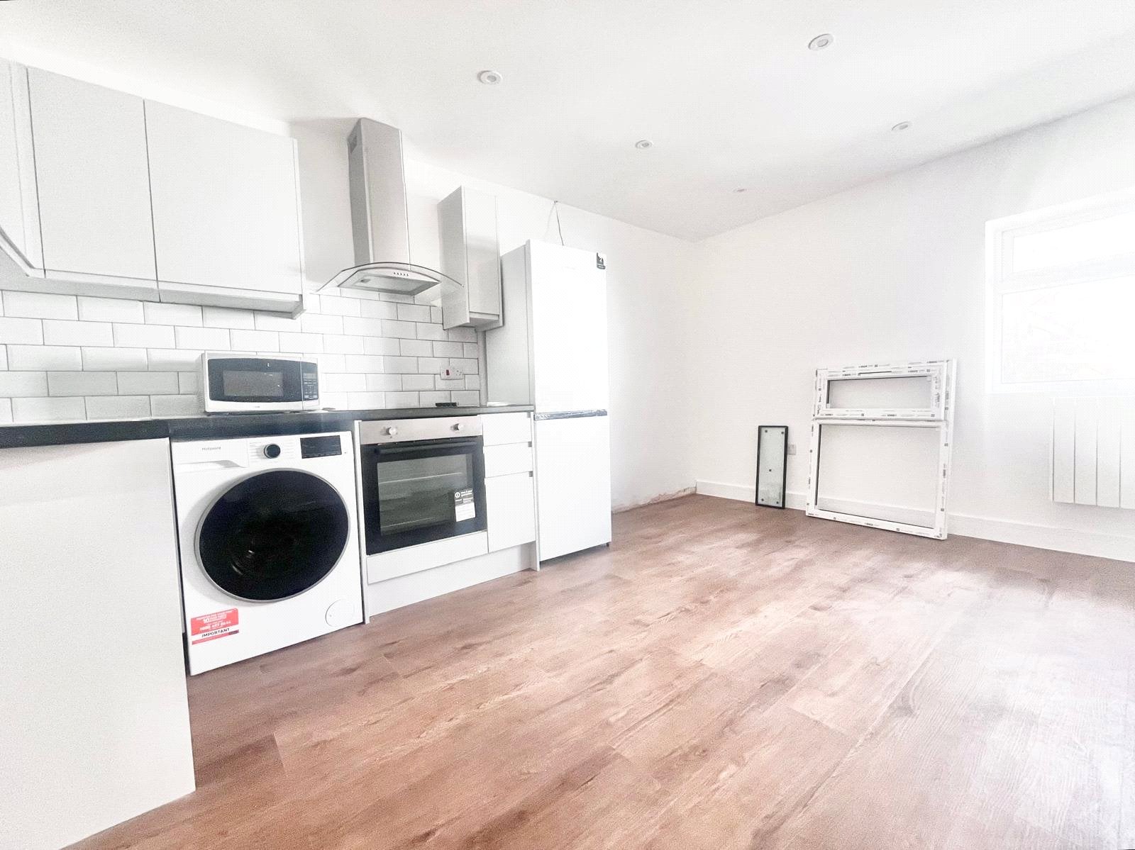 Flat Hanworth Road in Greater London