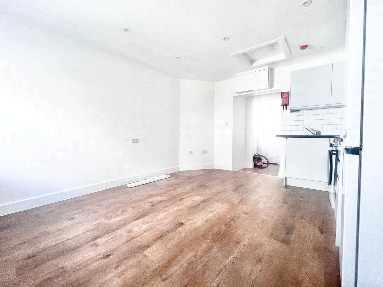 Flat Hanworth Road in Greater London
