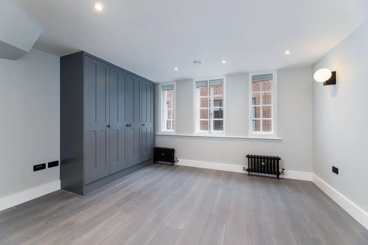 Flat Beak Street in City of Westminster