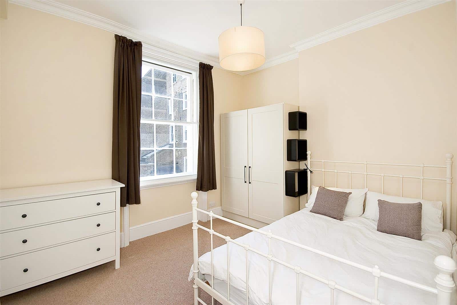 Flat Gloucester Road in Greater London