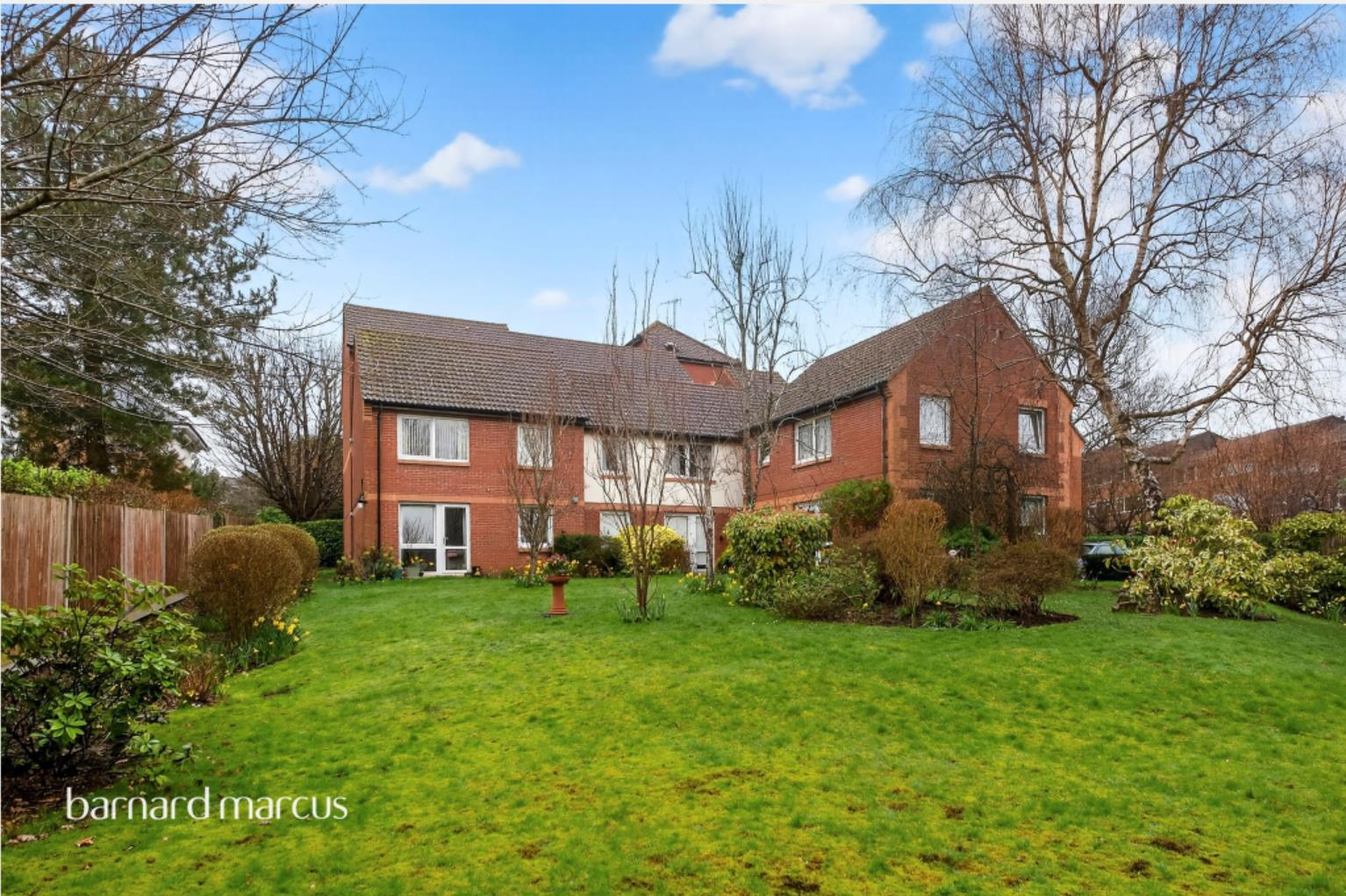 Flat Linkfield Lane in Reigate and Banstead