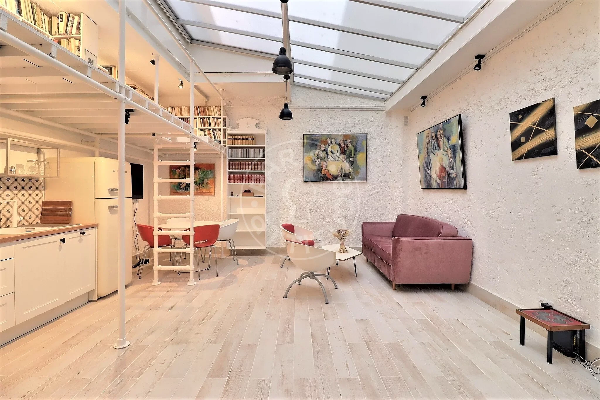 Flat Rue des Abbesses in Paris