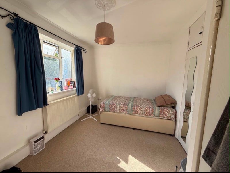 Room Roehampton Lane in Greater London