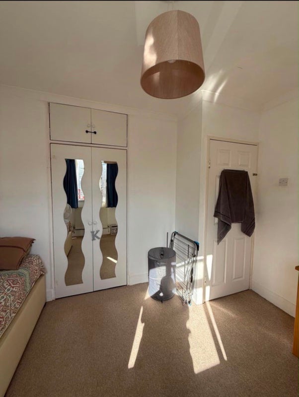 Room Roehampton Lane in Greater London