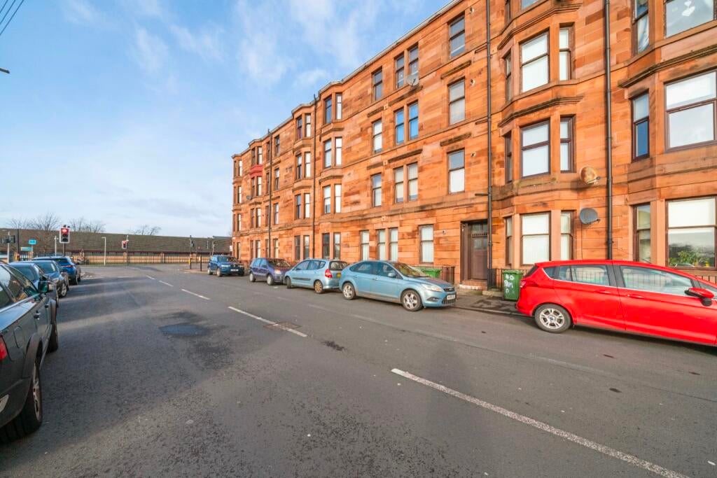 Flat Peninver Drive in Glasgow