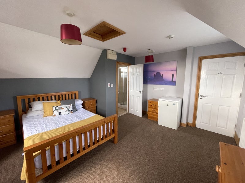 Room Himley Road in Dudley