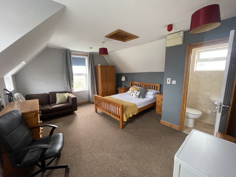 Room Himley Road in Dudley