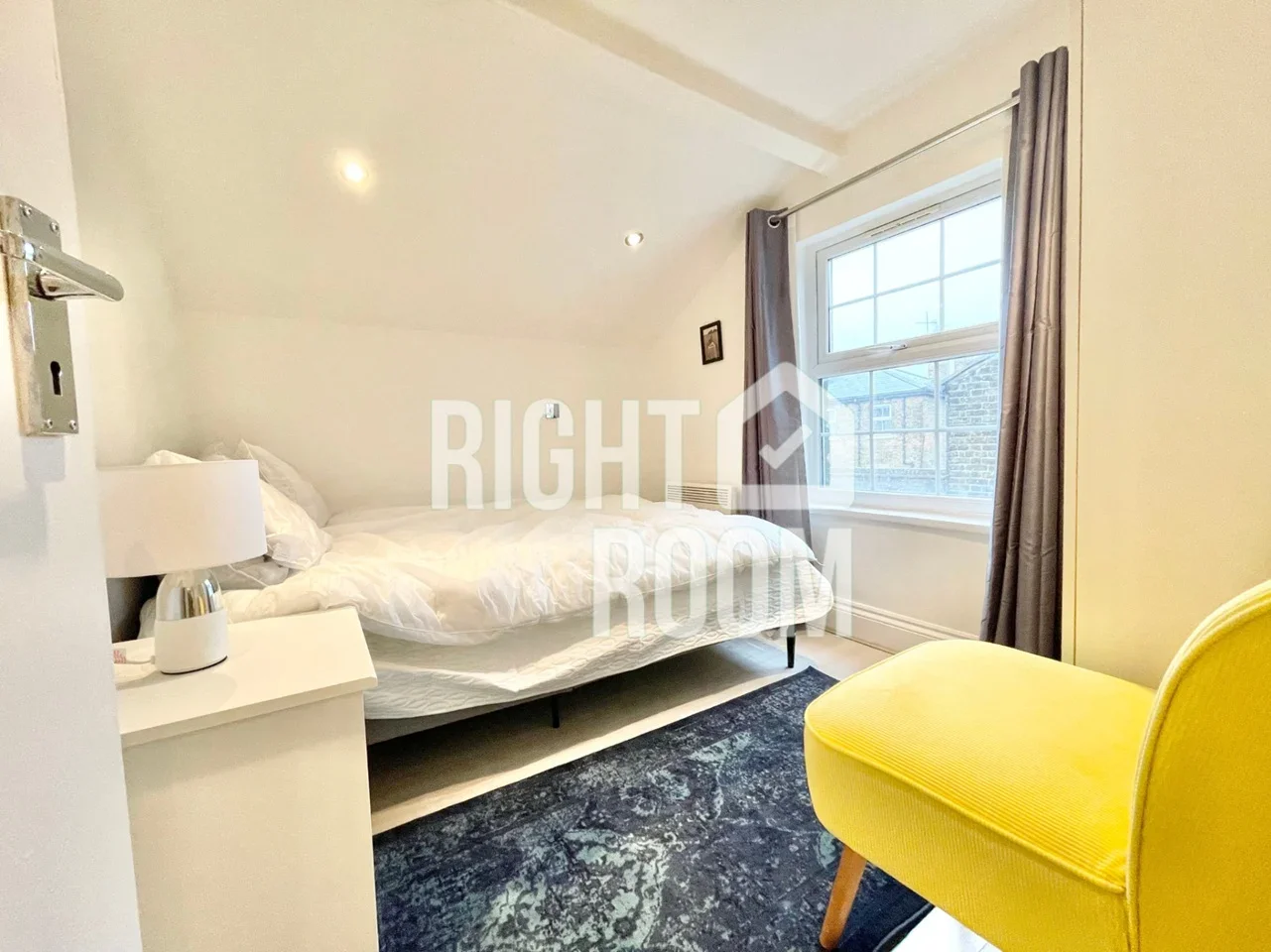 Flat Stoke Place in Greater London